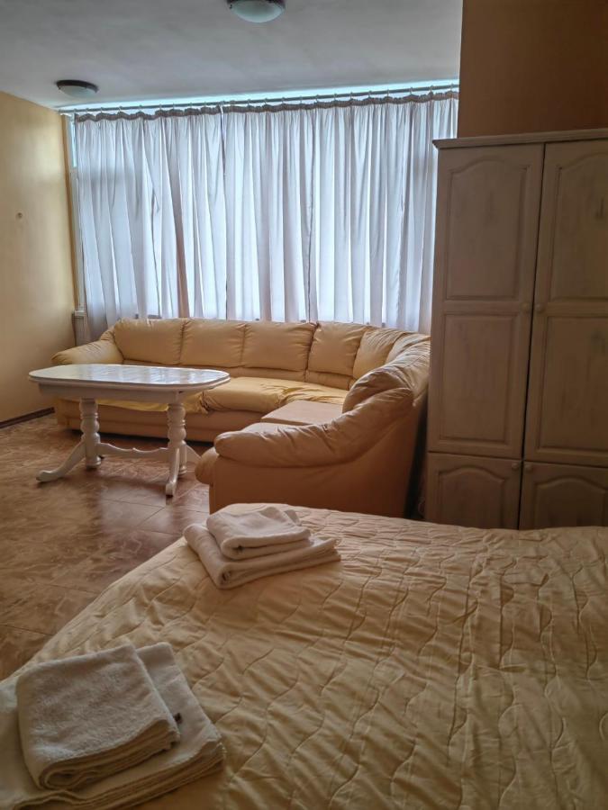 Хотел Тримата Мускетари Варна Экстерьер фото